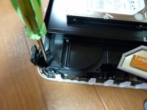 4本目最後のネジ